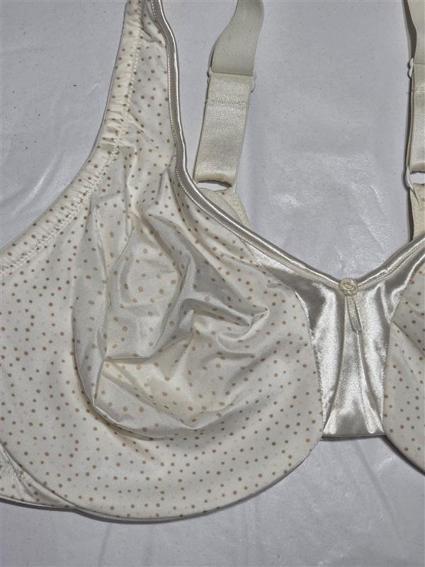 NWOTD Olga 40DD Signature Satin Full-Figure Underwire Bra 35002 Ivory Dot 134616