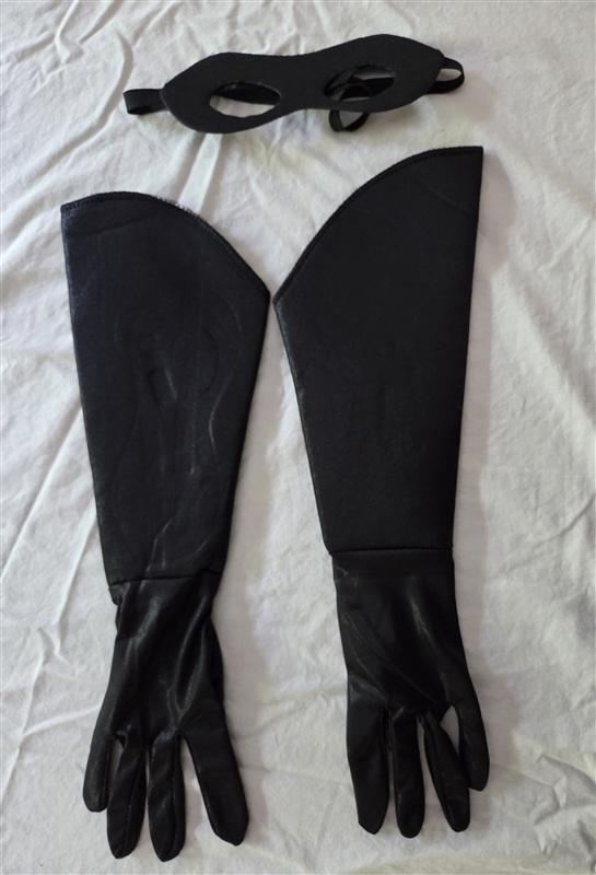 NWOT The Incredibles Mrs. Incredible Halloween Costume + Accessories 134652