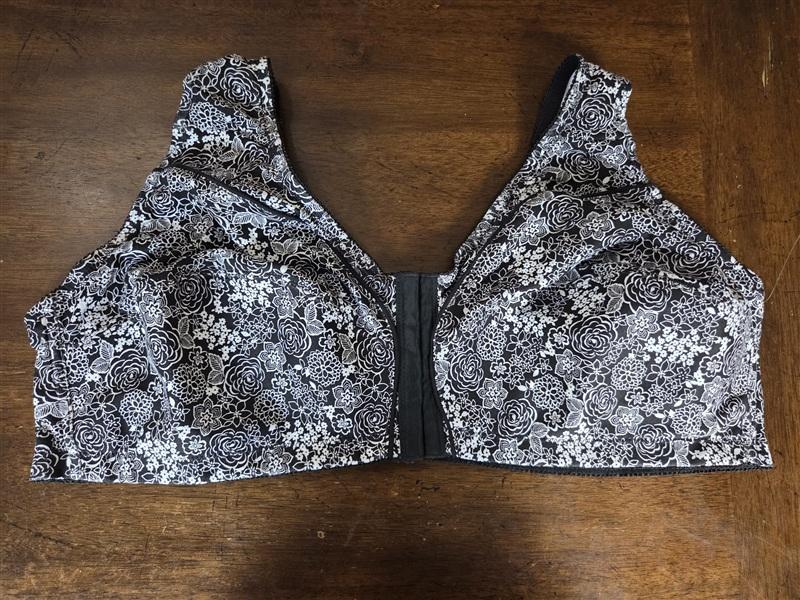 NWOT Comfort Choice 50B Wirefree Front Hook Seamless Bra Black Floral 134710