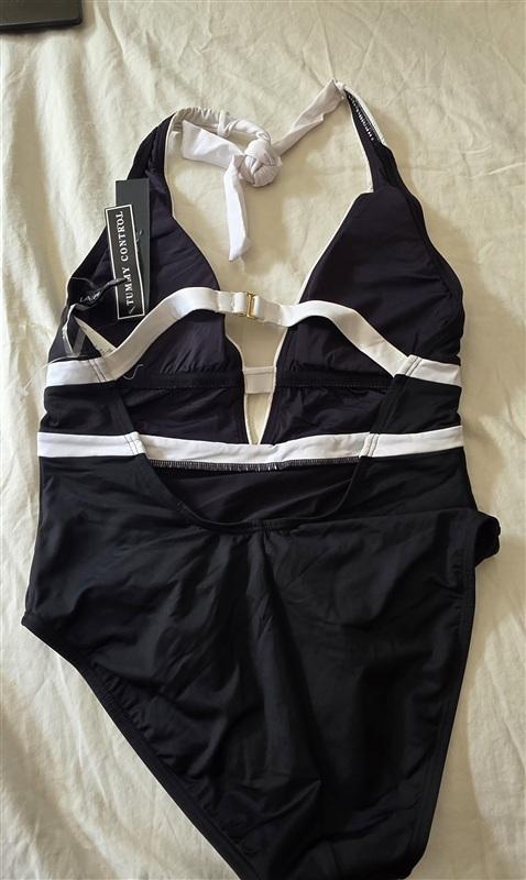 NWOT La Blanca 8 Island Goddess Color Block Halter Mio 1PC Swimsuit Black 134778