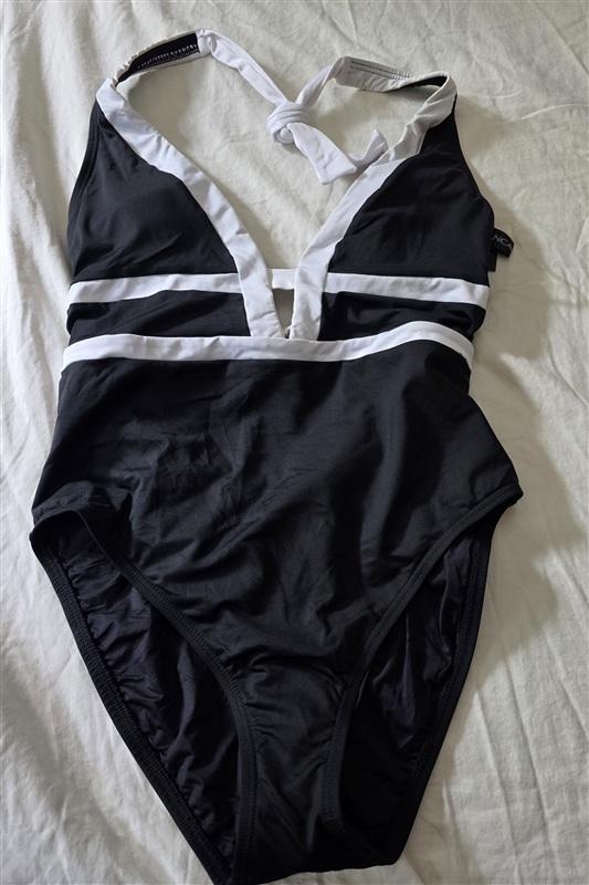 NWOT La Blanca 8 Island Goddess Color Block Halter Mio 1PC Swimsuit Black 134778