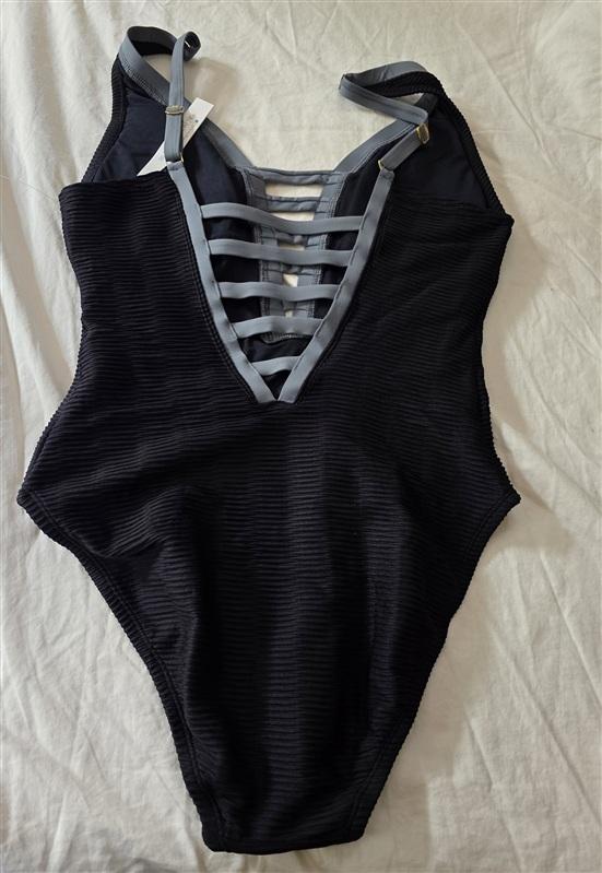 NWT Bleu by Rod Beattie SZ 8 Into The Groove Textured Plunge 1PC Swimsuit 134883