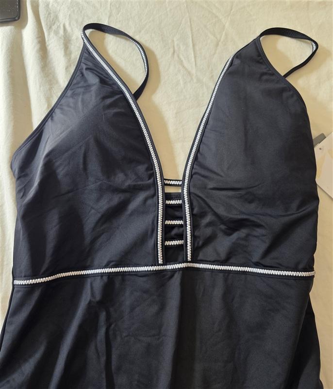 NWT La Blanca 12 Plunge Ladder V Neck 1PC Swimsuit Black 134906