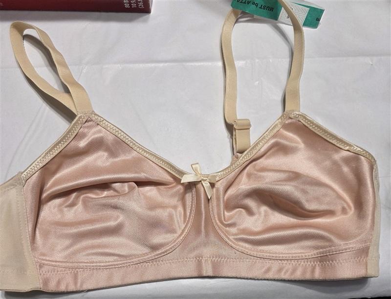 NWOT Carnival 34C Wire Free Minimizer Bra 517 Beige 134943