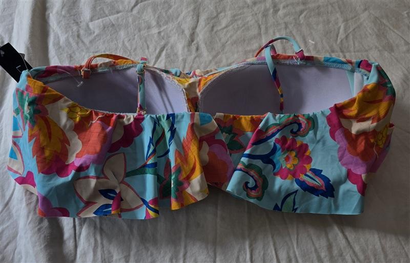 NWT La Blanca 16 Ruffle Floral Bandeau Bikini Swim Top 134974