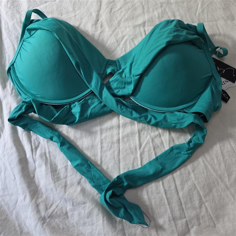 NWT La Blanca Island 16 Goddess Wrap Bra Bikini Top Green EMR 134977