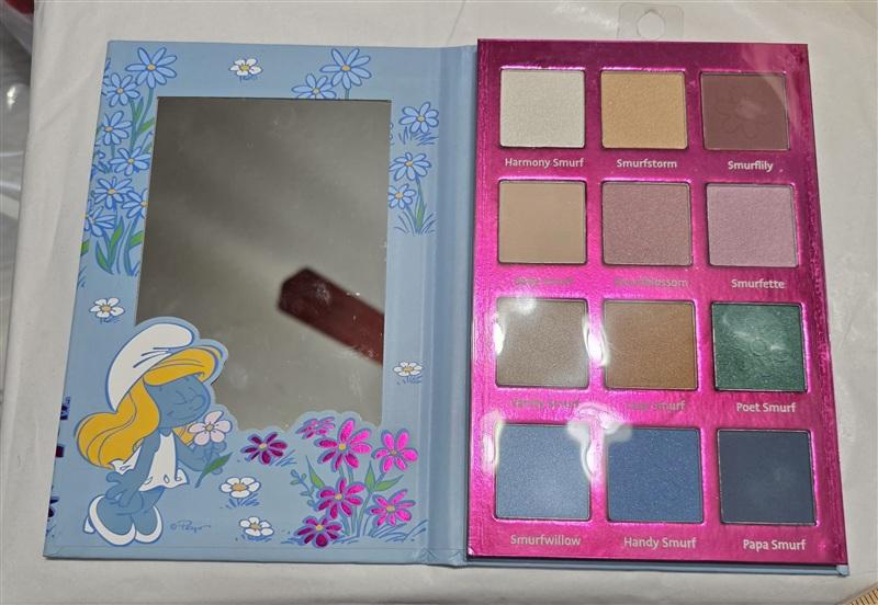NWT The Smurfs Smurfette Eyeshadow Palette 135147
