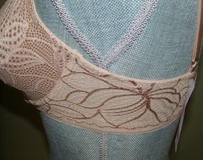 NEW Natori 32D Lotus Edge Lace Plunge Bra 730047 Beige 135191
