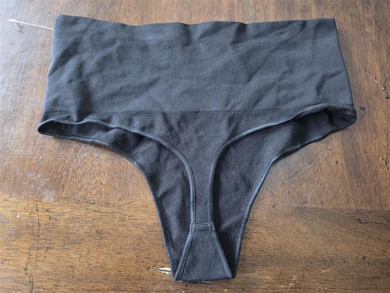 NWT Spanx L Everyday Shaping Panties Thong SS0815 Black 135214