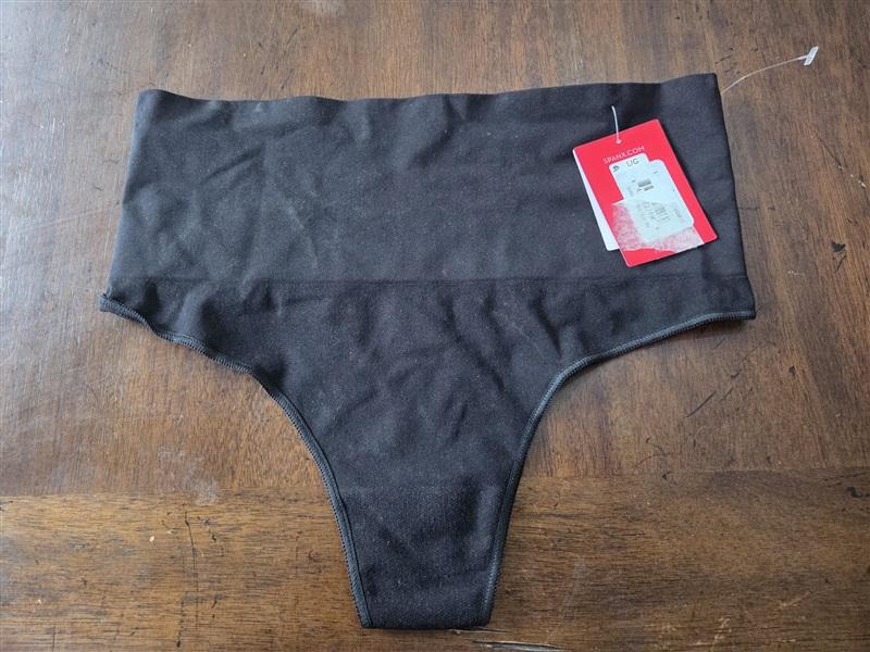NWT Spanx L Everyday Shaping Panties Thong SS0815 Black 135214