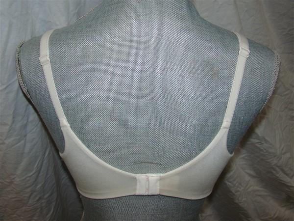 NWT Maidenform 34A Comfort Devotion Ultimate Wirefree Bra 9456 Ivory 135273