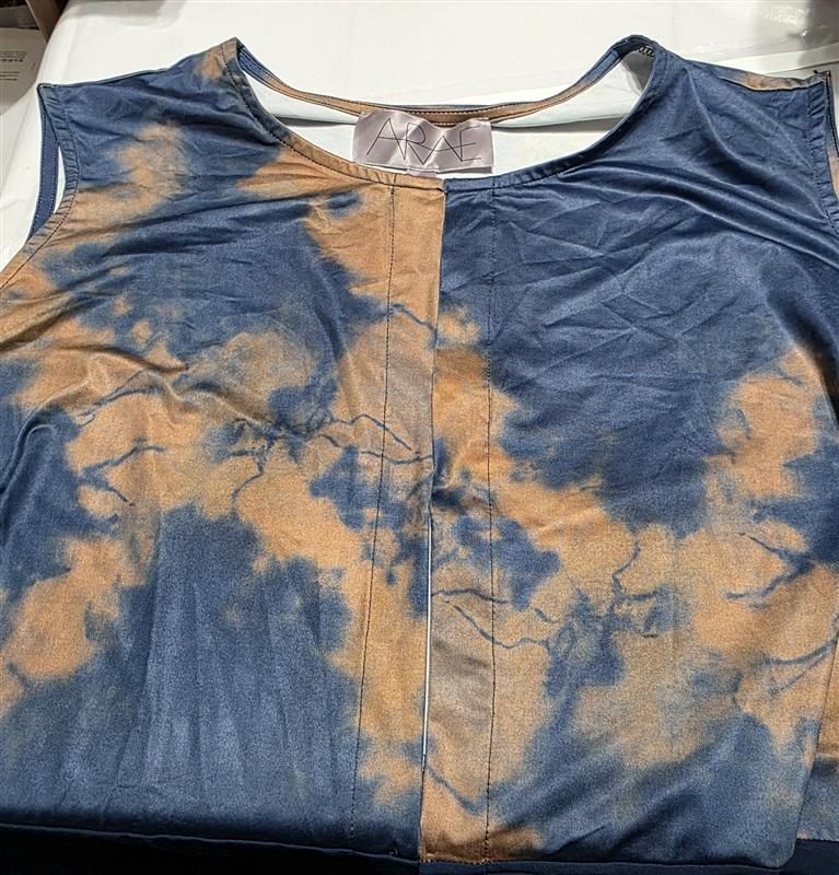 NWOT Arae 1x Tie Dye Top With Sheer Long Train Blue Gold 135354