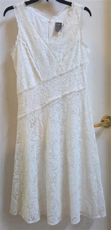 NWOT Taylor 10 White Lace V Neck Short Sleeve Dress 135371