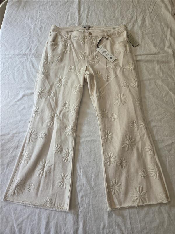 NWT Liverpool 16 33 Hannah Crop Flare Eco Jeans Cream Embroidery Daisy 135420