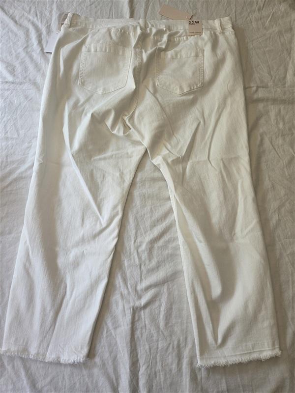 NWT Vince Camuto 22W Essentials White Fray Hem Ankle Jeans 135421