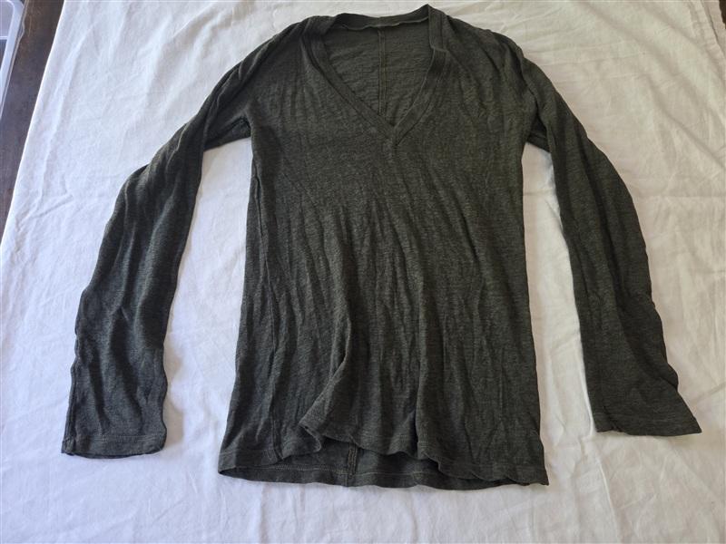 NWT Monrow XS Textured Tri-Blend Fitted Long Sleeve V Neck Tee Green 135446