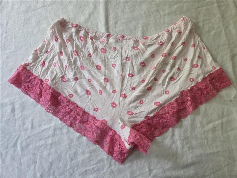NWOT HoneyDew M Lips Lace Lounge Shorts Pink Kissing 135467