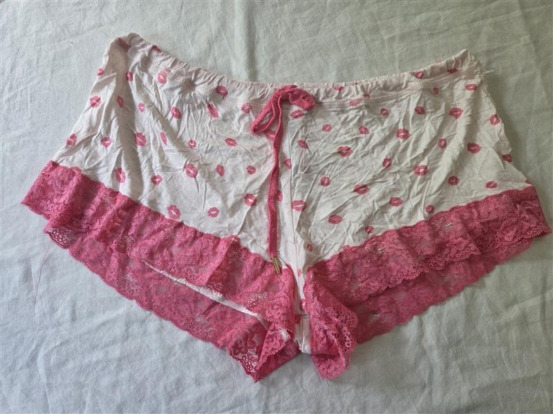 NWOT HoneyDew M Lips Lace Lounge Shorts Pink Kissing 135467