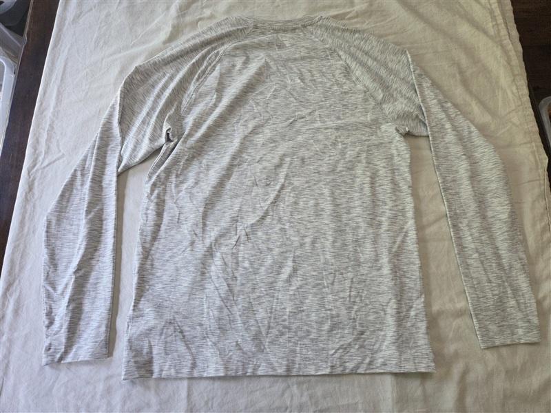NWOT Rhone M Reign Long Sleeve Gray Space Dye T Shirt 135474