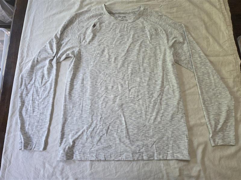 NWOT Rhone M Reign Long Sleeve Gray Space Dye T Shirt 135474