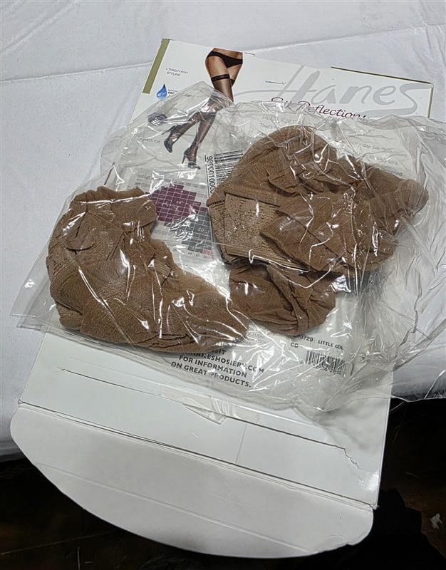 NWT Hanes CD Silk Reflections Thigh Highs Stockings Little Color 135499