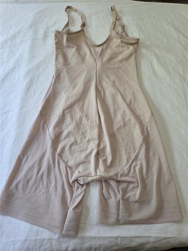 NWOT Miraclesuit L Beige Wear own Bra Sheer Singlette 2781 Shaper 135566