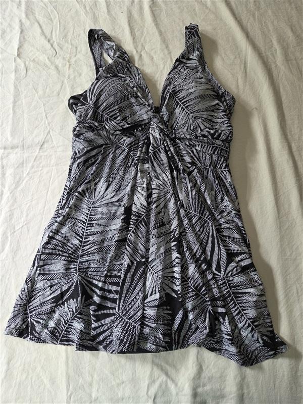 NWT Swimsuits for All 14 Sweetheart Leaf Tummy Control 1PC Dress 135617