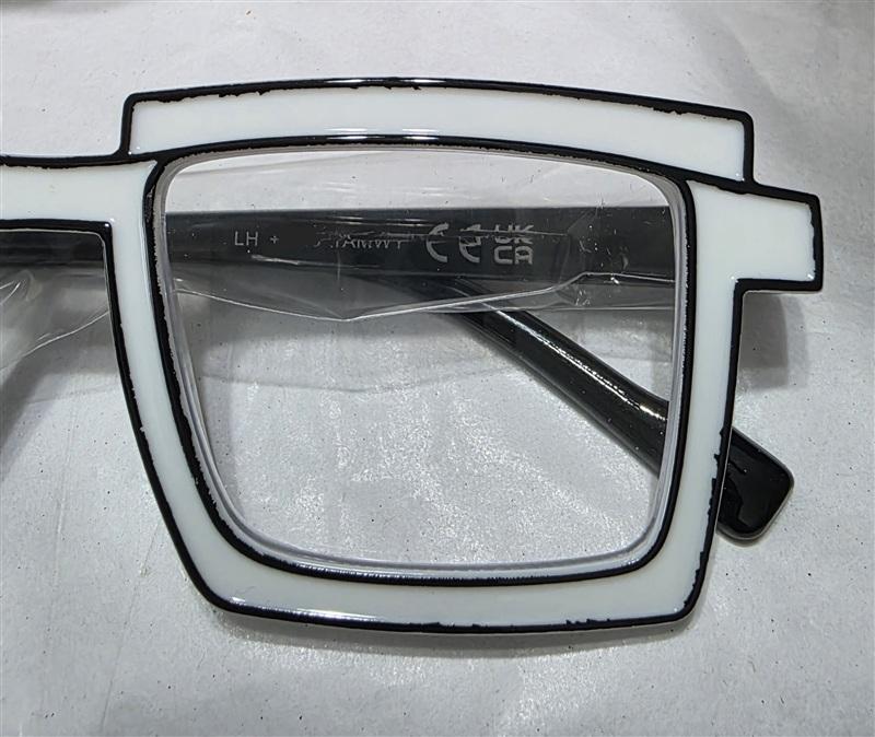 NWT EyeKepper 2.5 White Square Cartoon Outline Readers Reading Glasses 135650