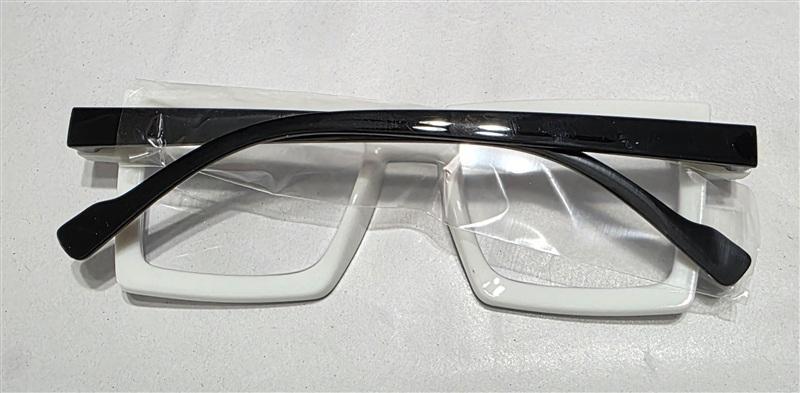 NWT EyeKepper 1.5 White Square Cartoon Outline Readers Reading Glasses 135651