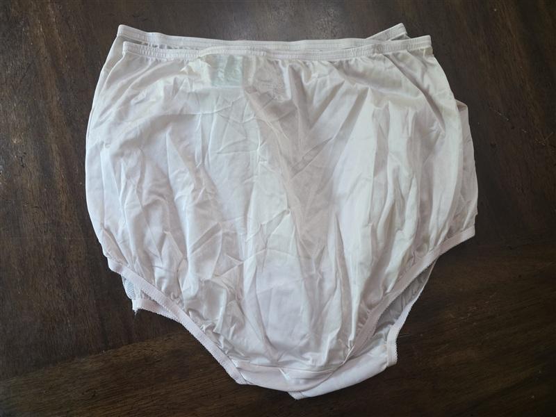 NWT 3PR Vanity Fair 6 M Perfectly Yours Lace Nylon Brief 13011 Beige 135683