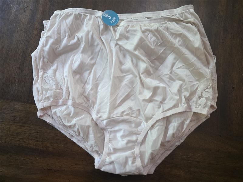 NWT 3PR Vanity Fair 6 M Perfectly Yours Lace Nylon Brief 13011 Beige 135683