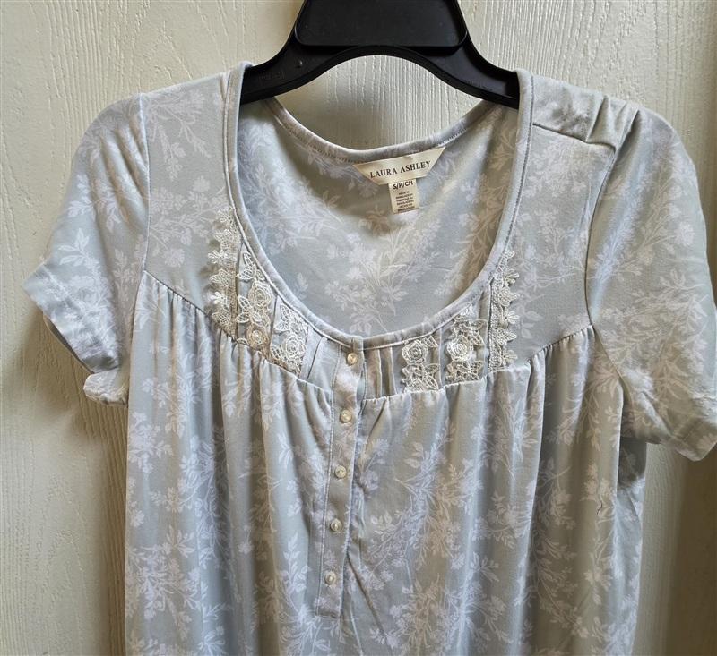 NWOT Laura Ashley S Green White Floral Lace Button Placket Nightgown 135854