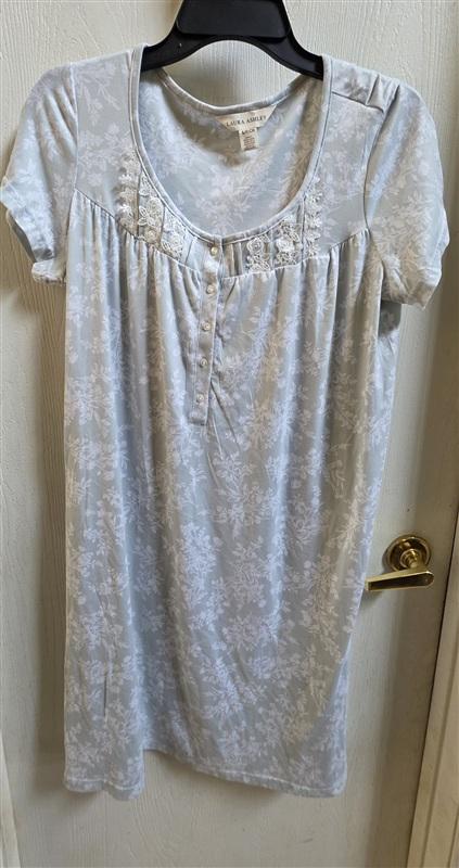 NWOT Laura Ashley S Green White Floral Lace Button Placket Nightgown 135854