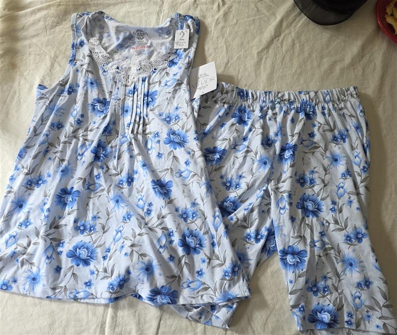 NWT Sophia by René Rofé Small Blue Floral Bermuda Pajama Set 135857