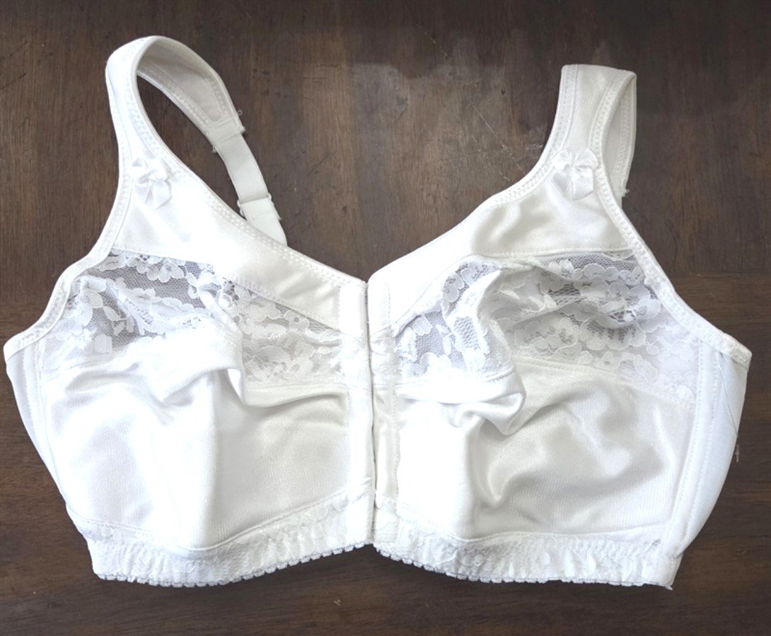 NWOT Comfort Choice 46G Soft Cup Lace Front Hook Bra Easy Enhancer White 135924
