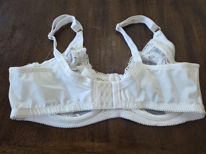 NWOT Carnival 40DD Full Figure Floral Lace Bra 511 White 135935
