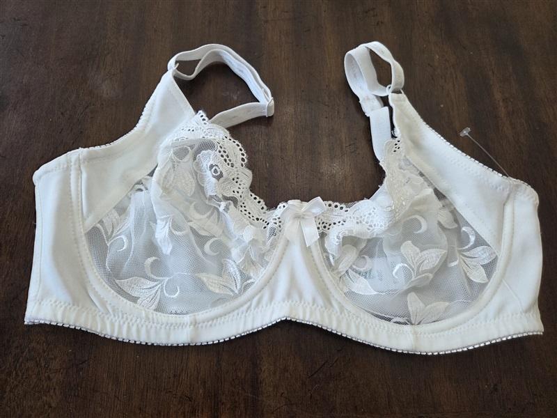 NWOT Carnival 40DD Full Figure Floral Lace Bra 511 White 135935
