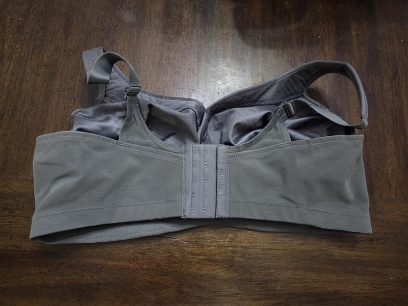 NWOt Glamorise 34DD Sport Bra 1006 Superior Support No Wires Gray 135947
