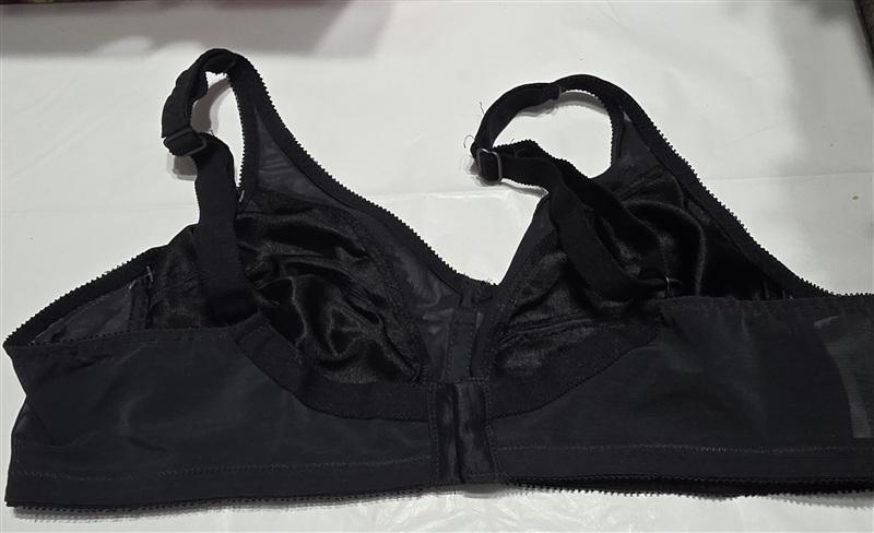 NWOT Carnival 42B Camisole Shoulder Soft Cup Bra 620 Black 135986