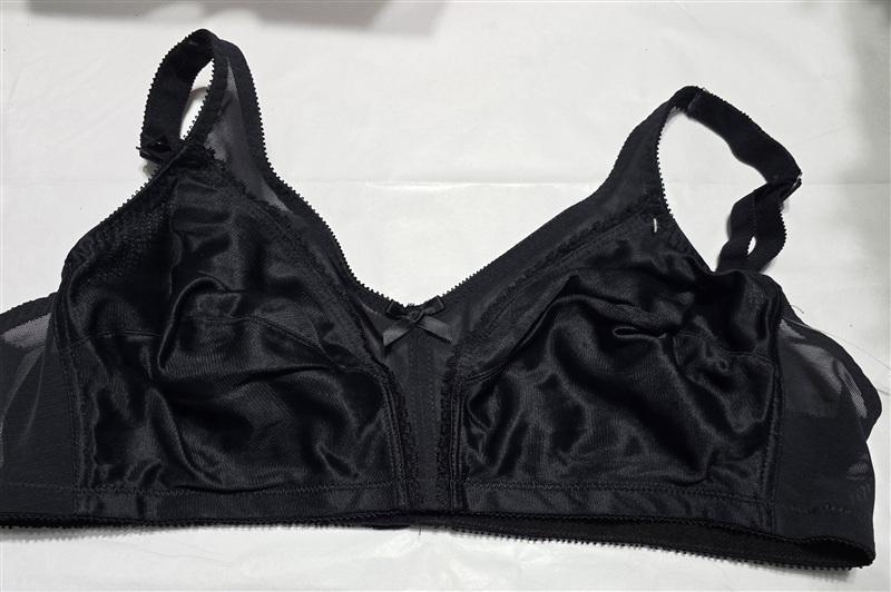 NWOT Carnival 42B Camisole Shoulder Soft Cup Bra 620 Black 135986