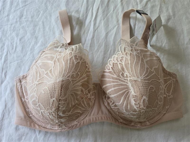 NWT Paramour 38D Tempting Lace Bra Underwire 135061 Beige 136041