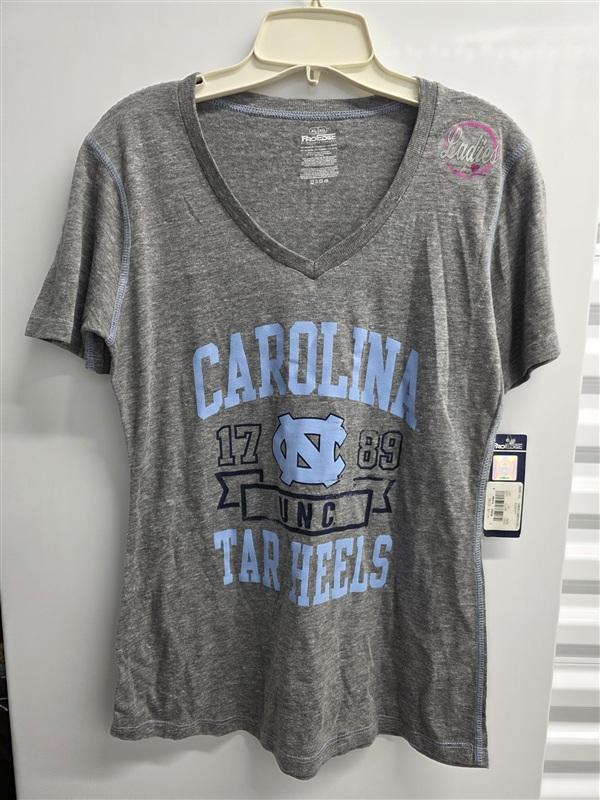 NWT Pro Edge XL North Carolina Tar Heels Women's V neck T Shirt 136095