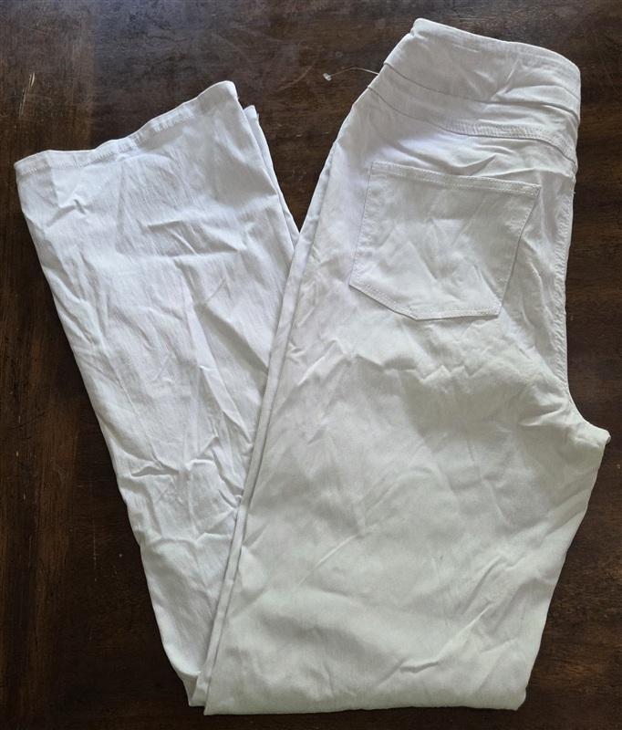 PO Soft Surroundings XS Super Sleek White Pull On BooT Cut Pants 136191