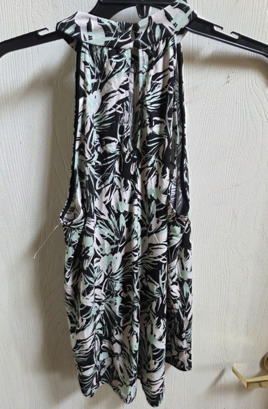 NWOT Kaileigh S Hi Neck Sleeveless Drape Top Floral 136217