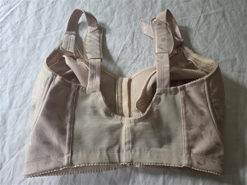 NWT Elila 36J Jacquard Front Close Soft Cup Bra 1515 Beige 136242