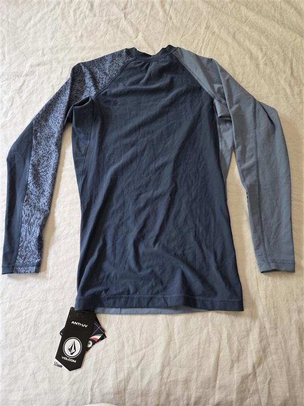 NWT Volcom M Rash Guard Long Sleeve Swim Top Blue +50 136271
