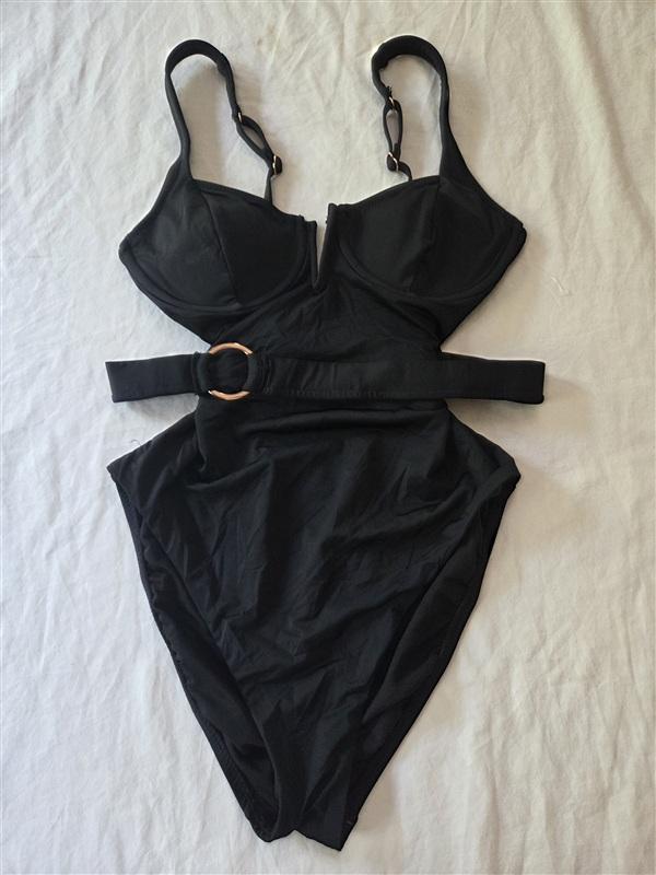 NWOT Bar III M Underwired Belted Black 1Pc Swimsuit 136327