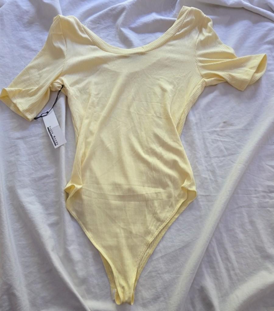 NWT Haute Monde M Yellow Ribbed Knit Off Shoulder Thong Bodysuit 136361