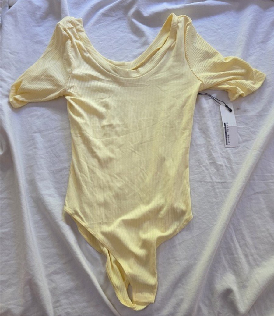 NWT Haute Monde M Yellow Ribbed Knit Off Shoulder Thong Bodysuit 136361