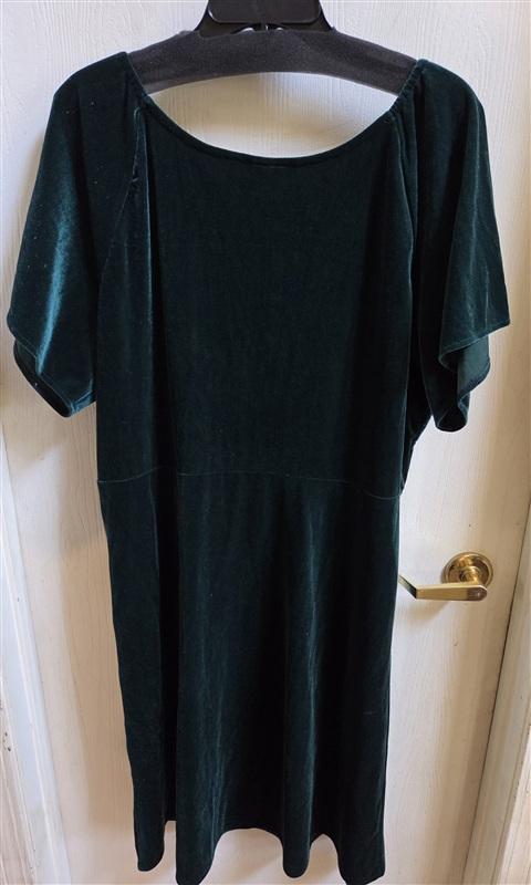 NWT The Place XL Adult Green Velvet Boat Neck Cocktail Dress 136407